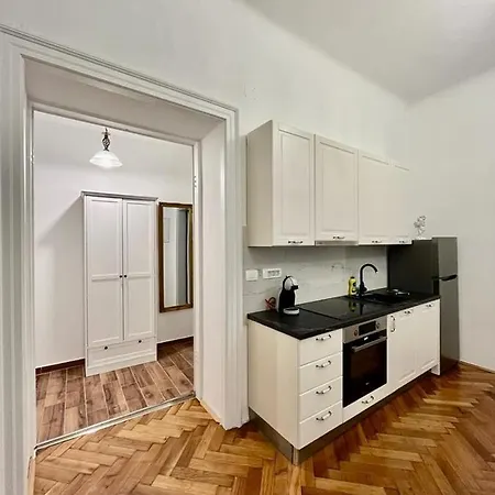 Lux Apartmans Daire *