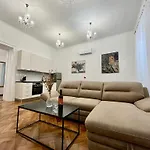 Apartamento Lux Apartmans *
