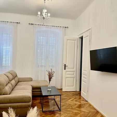 Lux Apartmans Póla