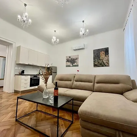 Lejlighed Lux Apartmans *