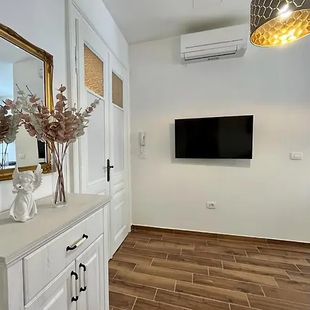 Lux Apartmans Lejlighed *