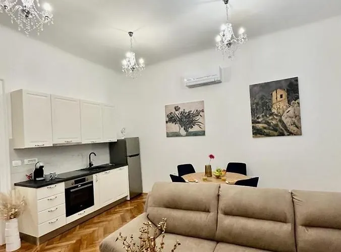 Lux Apartmans Póla